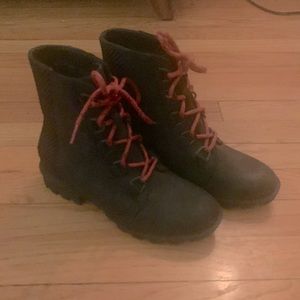Sorel women’s cold weather boots!